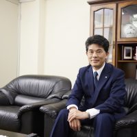 【夜間・好待遇】２tトラックドライバー（正社員）